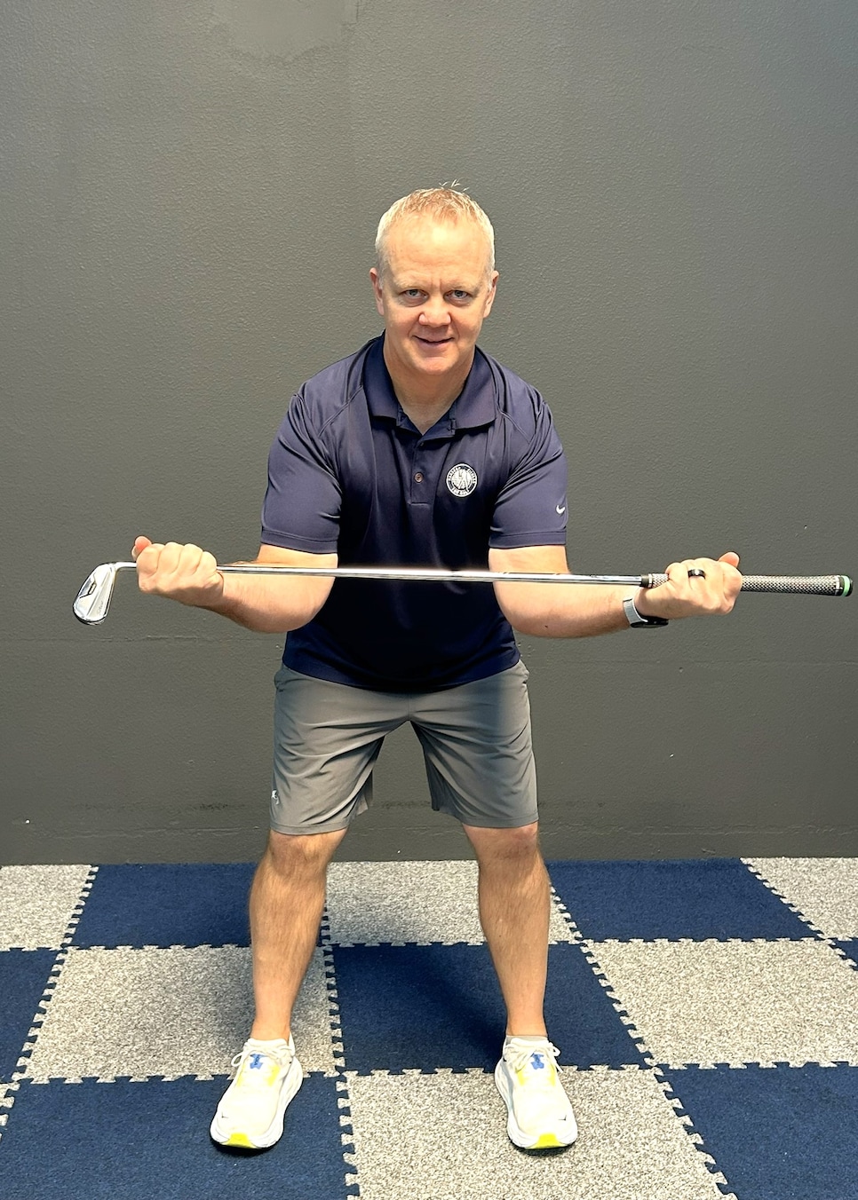 /content/dam/images/golfdigest/fullset/fitness-2024/Hansen External Shoulder Squeeze 1.JPEG